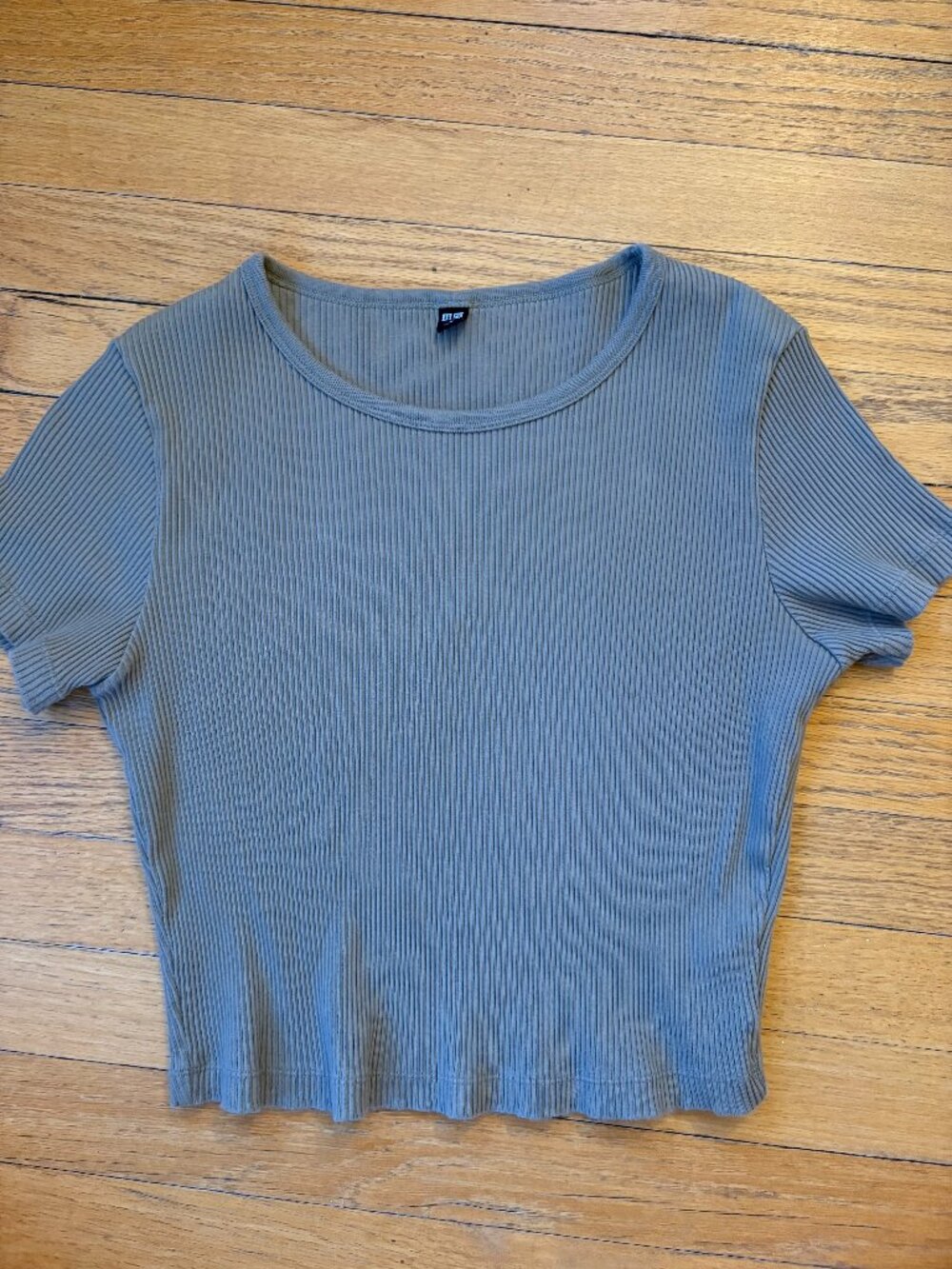 Uniqlo Ribbed Short Sleeve Cropped Sage Green Crew Neck Medium